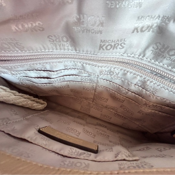 Michael Kors clutch with shoulder strap - Picture 4 of 5